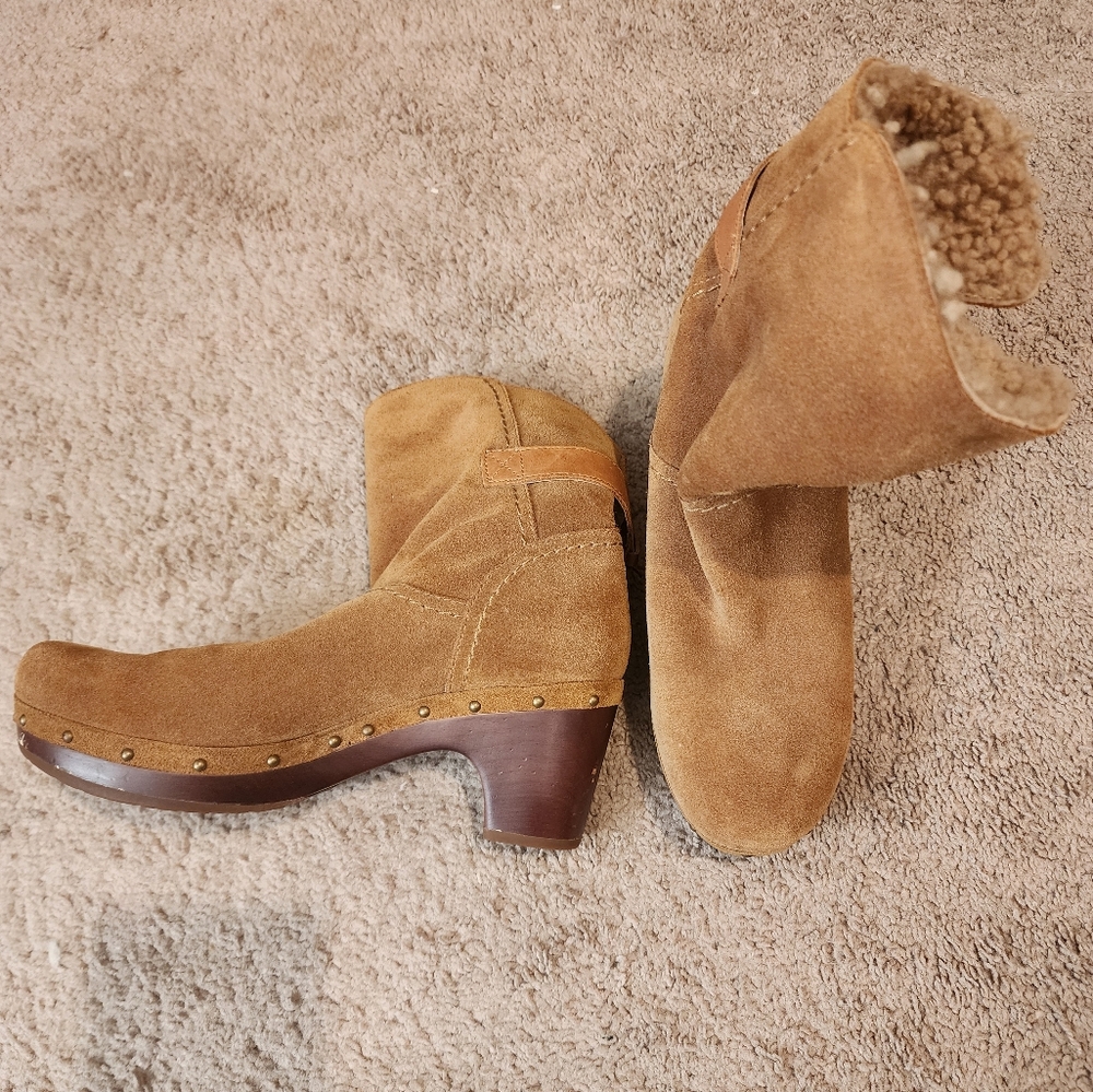 Tan Ugg boats with platform heel size 8